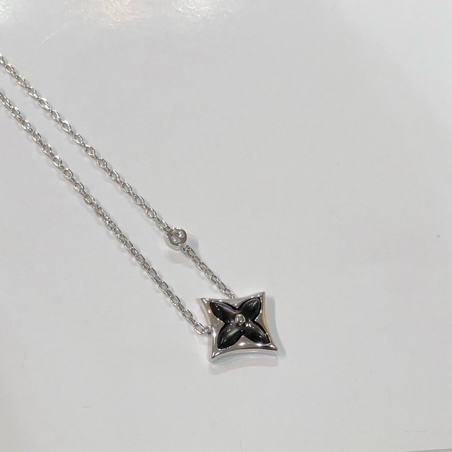 TimiSTAR BLACK MOP NECKLACE