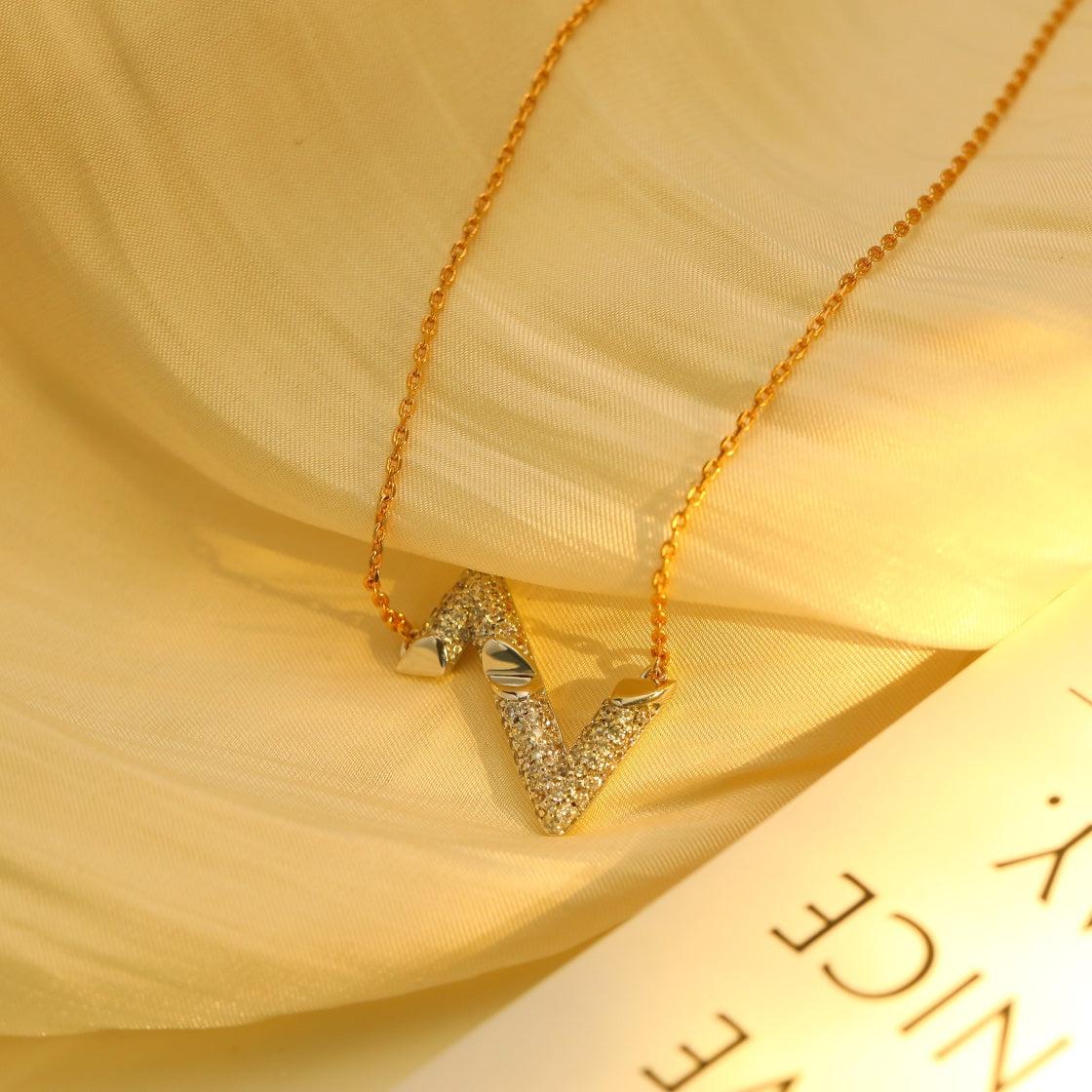 TimiVOLT SILVER DIAMOND PEDANT NECKLACE