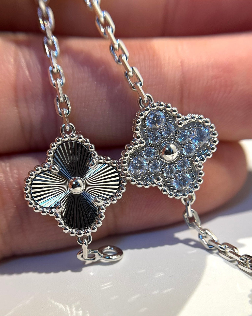 [Timi] CLOVER 5 MOTIF LASER BRACELET COLLECTION