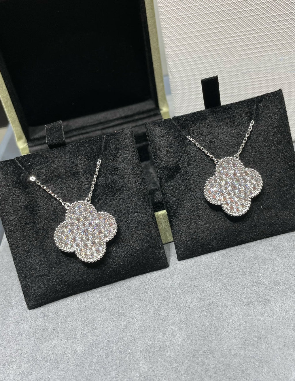 TimiCLOVER 25MM LARGE PENDANT DIAMOND PAVED SILVER NECKLACE