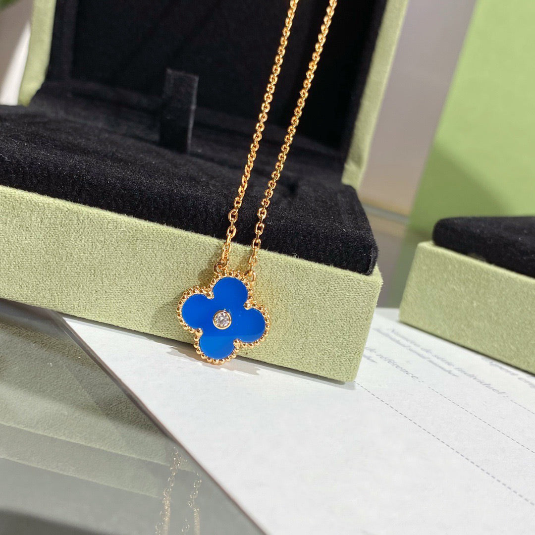 TimiCLOVER 15MM DIAMOND AND BLUE AGATE NECKLACE
