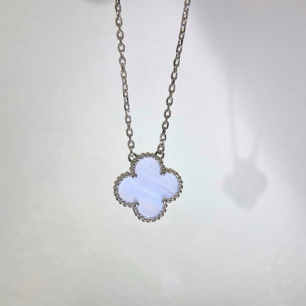 TimiCLOVER 15MM BLUE CHALCEDONY NECKLACE SILVER