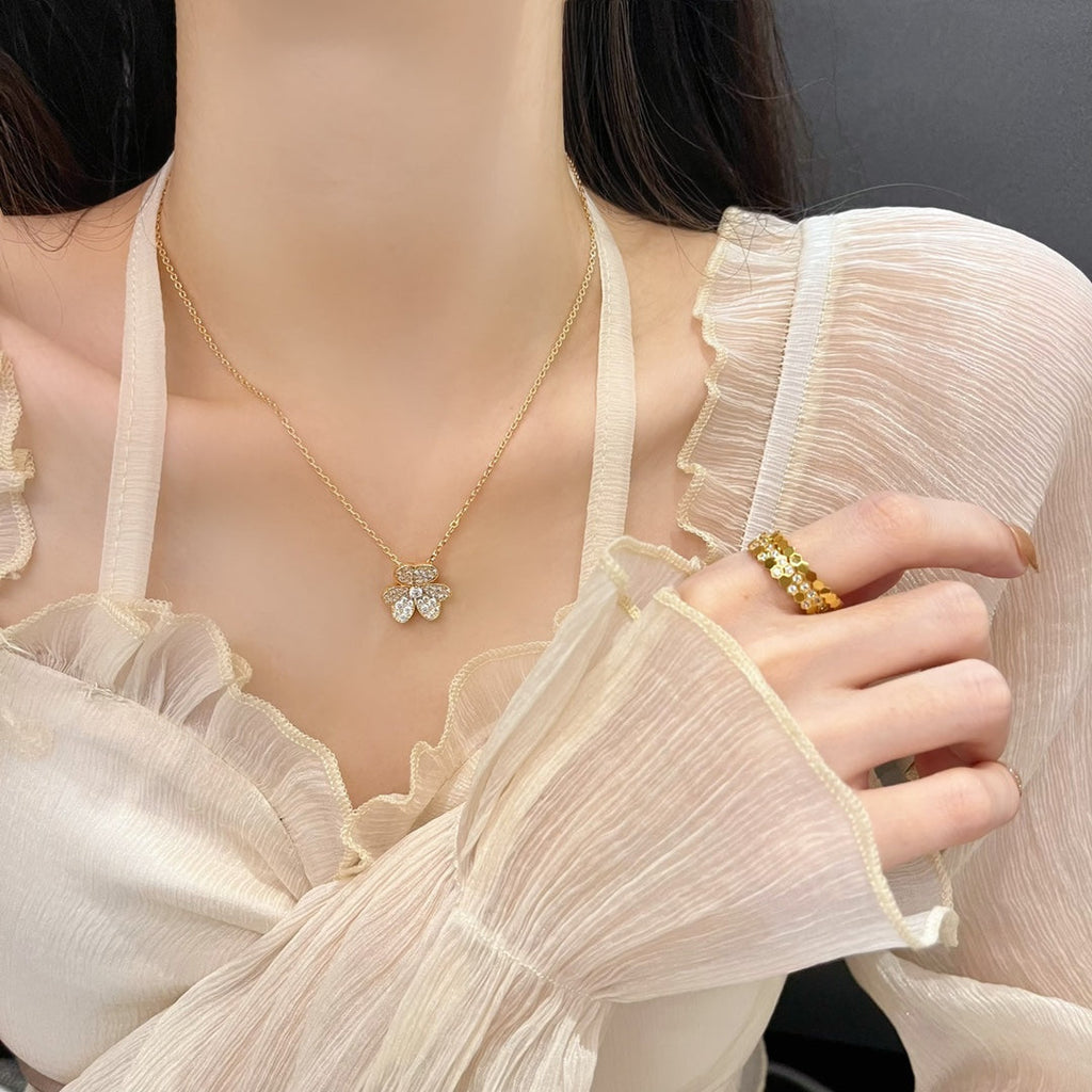 TimiFLOWER DIAMOND NECKLACE