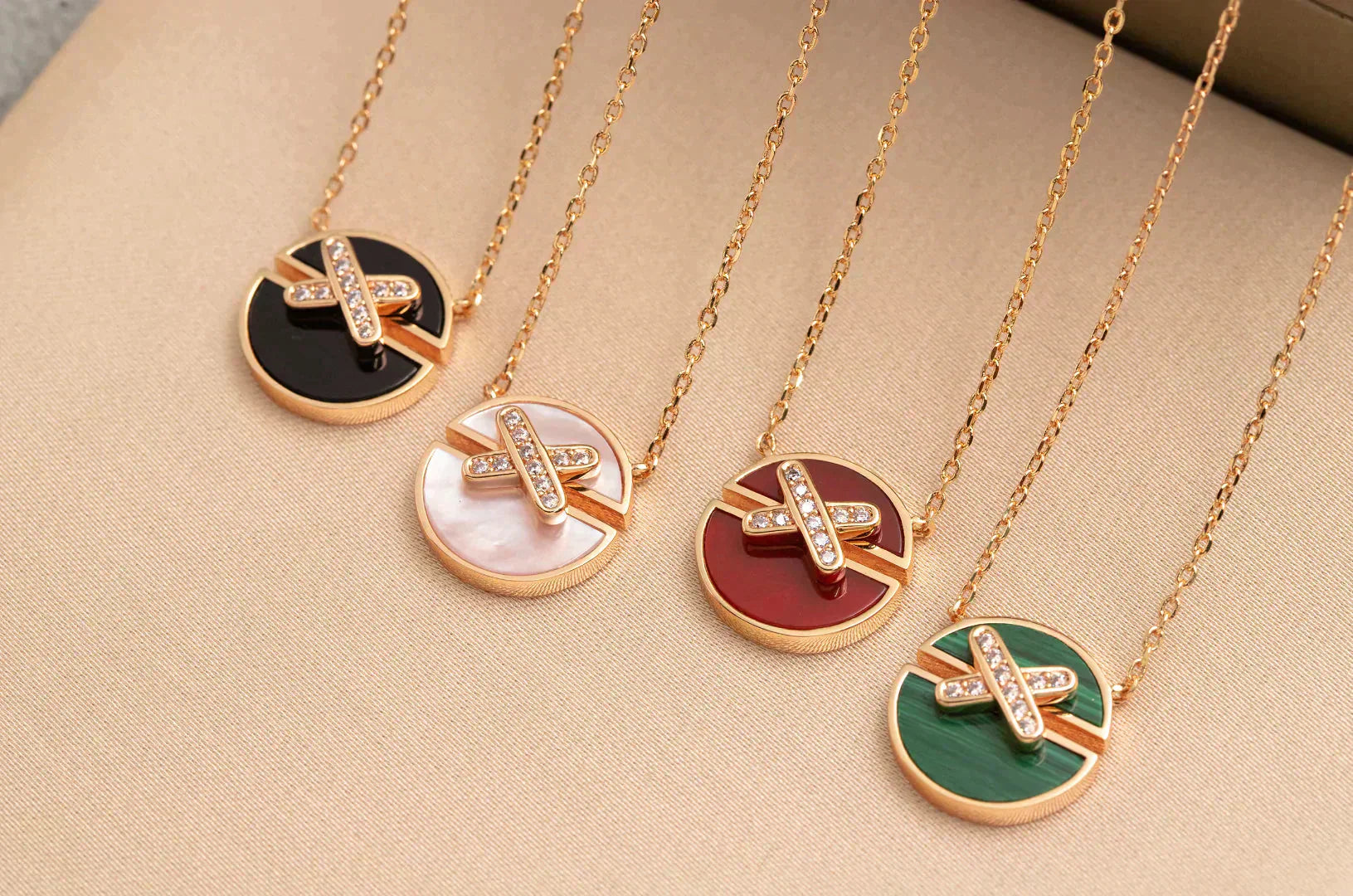 TimiJEUX DE ROSE GOLD DIAMOND NECKLACE