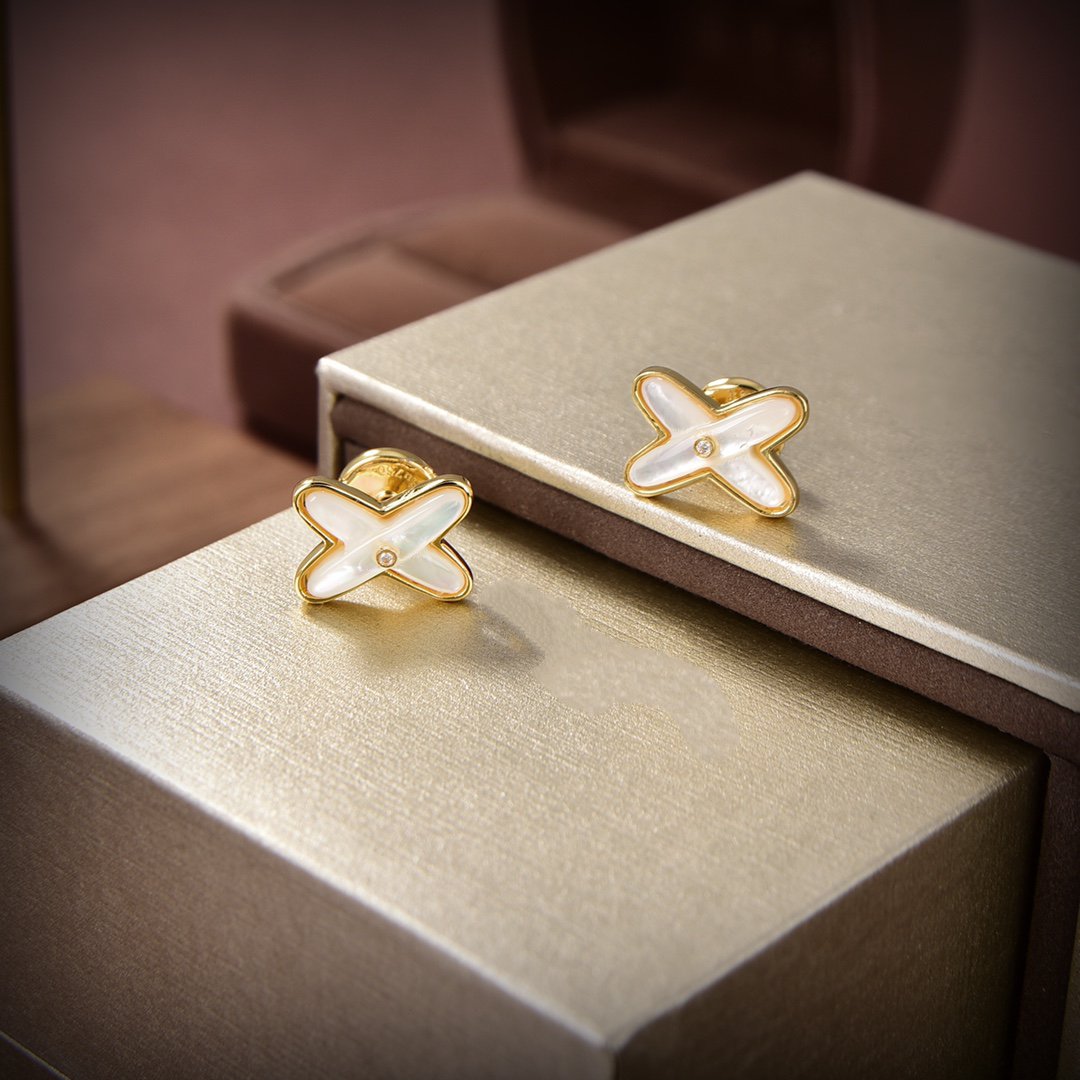 TimiJEUX DE WHITE MOP GOLD DIAMOND EARRINGS
