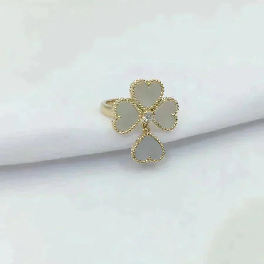 TimiSWEET CLOVER WHITE MOP RING