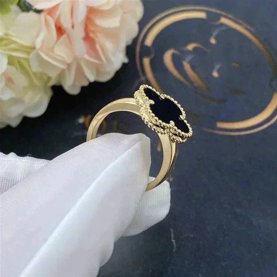 TimiCLOVER ONYX RING
